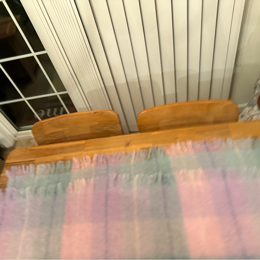 Avoca Elegant Blanket Shawl in New Condition - Picture 7 of 8